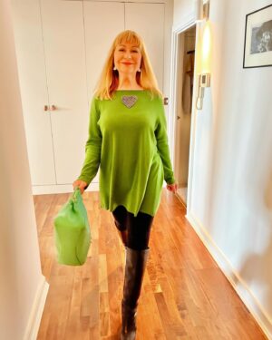 Siân Lloyd Instagram - Off to celebrate St Patrick’s Day. He was of course Welsh! I may be some time….💚 #irish #ireland🍀 #stpatricksday #celebrate
