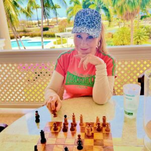 Siân Lloyd Instagram - Barbados chess 🇧🇧♟️ #chessislife #chess #sunshine #game #barbados