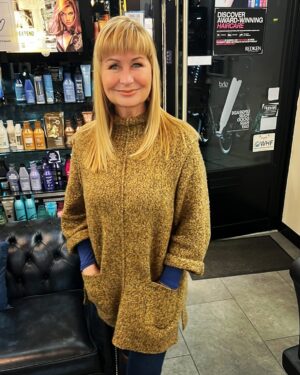 Siân Lloyd Instagram - New month, new hair. Love going to @corayandco and feeling like a new woman. Let’s go girls!  #hairtransformation #colour #cut #roots #hairdresser #magic