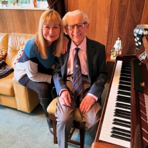 Siân Lloyd Instagram - Sunday birthday celebrations with Uncle Francis 🎂 He’s 102 this week! A true gent, a fishmonger legend, a Swans superfan, and a celebrated piano virtuoso 🎹 A phenomenal person! 🥂❤️ #birthday #centenarian #piano #gentleman #celebration #fish #expert #swansea #market