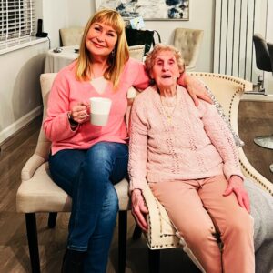 Siân Lloyd Instagram - A lovely Mother’s Day with Mami Thomas. 93 and taking life to a whole new level ❤️ #mothersday #sunday #friendship #celebration #unique #life #loving #healthy