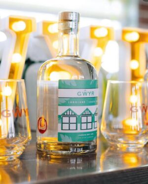 Siân Lloyd Instagram - Hoping these pictures convey the charm and warmth of the launch @langlandsbrasserie of Gŵyr Langland by @thegowergincompany and the creation of @craigjonesdesigns 🍸We’re all so proud that we have our very own Langland Gin, complete with the signature ever so cute beach huts. Bravo Craig and all at The Gower Gin Company in Port Eynon👏 Great to catch up with lovelies @chrishowellsmakeup & hub @jamricuk & @fenssecretkitchen ( penblwydd hapus birthday Fen 🎂 ) And Michelin Chef extraordinaire @hgchef1 A lovely Langland night 🌅 #gin #new #launch #party #smallbusiness #vocalforlocal #micro #distillery #supportsmallbusiness