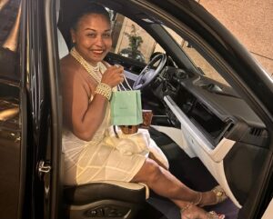 Sibil Fox Richardson Instagram - •| T H A N K • Y O U • R E M I |•

“All that I am, or hope to be, I owe to my angel mother.” — Abraham Lincoln

My son @richsmiles_ took me out for a delicious dinner this Mother’s Day and surprised me with Tiffany jewelry. 😍🌟🤩

My heart is so full, Remi. Thank you for making me feel so special as always. I  love you to the moon and back!

#FamilyisEverything #FoxandRob #DrRich #MothersDayTreat #MothersDay2024