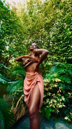 Sibongile Mlambo Instagram - Have you seen the Love You Better music video yet???

Artist: @ayoinmotion ft @edsondean 
Creative Director: @_umazi_ 
Shot by: @baskuiat 
Captured here by @shootmejade 

#loveyoubetter #music #video #movement #dance #african #woman #womancrushwednesday #wcw