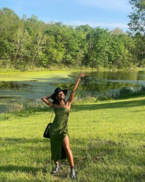 Sibongile Mlambo Instagram - Hello Missouri!!! 

I got to witness my dear friend @freshfreckles marry @dirkmai in such a serene ceremony, surrounded by nature 💚💚💚

It was my first trip to the Midwest and the days spent on the ranch felt like a complete cultural immersion. 

Ok, America! 🇺🇸🇺🇸🇺🇸

#ranchlife #missouri #adventure #midwest #wedding #bliss #nature #crawfish #seafood #summer #usa