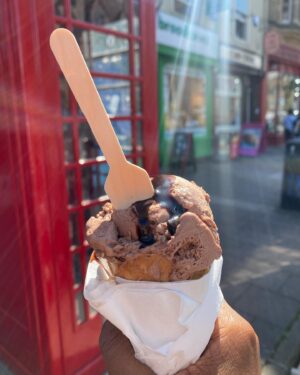 Sibongile Mlambo Instagram - 🇬🇧 More from England 🇬🇧 
I’m officially out of fudge, send help! 😭😭😭
What’s your favorite British treat?
#travelforfood #tbt #british #treats #food #hightea #candy #cravings #takemeback #throwbackthursday