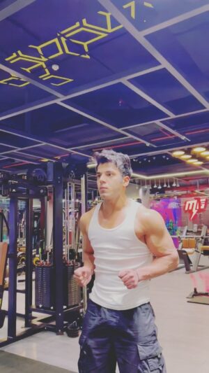 Siddharth Sharma Instagram - * Getting in shape goes far beyond just looking physically amazing.
* It’s the ultimate flex of self-respect.
* You have to work for every bit of it with your habits, consistency, effort and determination.
•The physical results will become just the icing on the cake in your fitness journey.
•The real prize is the person you become.
- After 20 days my work trip to Azerbaijan 🇦🇿 and Greece 🇬🇷, I am back to 🇮🇳. 
- Diet was maintained through out the stay, loved gym hopping in Azerbaijan and Greece, thanks to the amazing team for tolerating my gym fever even at 3 am.
- just burning the inflight yogurt and figs I consumed as I was starving. Can’t wait for high protein PUMPS 
P.S. Loving the look of my biceps and shoulder 💪🏻