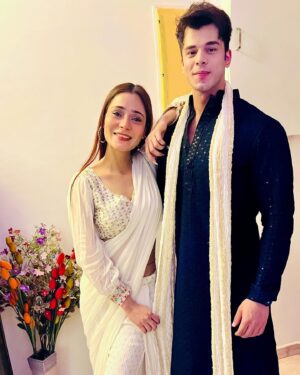 Siddharth Sharma Instagram - Eid Mubarak 🌙
wardrobe courtesy : @anubanerjee17 

#justsiblingthings  #eid #eidcelebrations #family #instagood #ethnic  #sarakhan #siddharthsharma