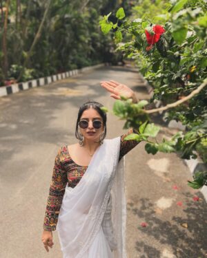 Siddhi Mahajankatti Instagram - • The J A A D A series • 

#photoshoot #photography #saree