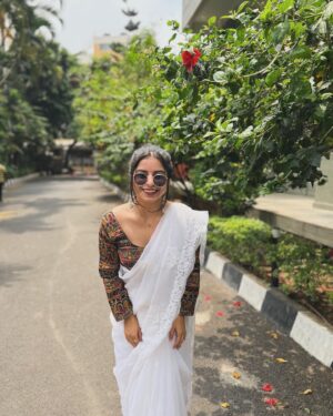 Siddhi Mahajankatti Instagram - • The J A A D A series • 

#photoshoot #photography #saree
