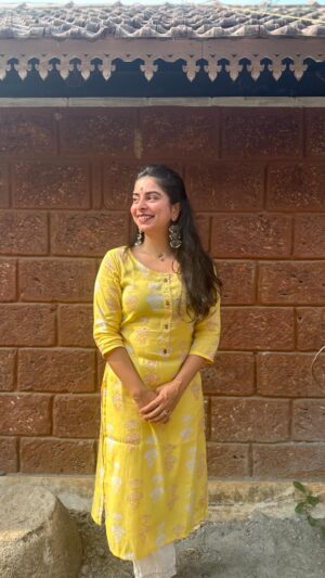Siddhi Mahajankatti Instagram - • A Day in Calicut • 

PS : For all those people who spotted me at the ambalam, yes it was me 🙈😂❤️ lots of love to you guys!!! Also happy Cheria Vishu ❤️

#viral #viralvideos #viralreels #trendingreels #trend #trendy #trendingaudio #temple #vishu