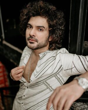 Sidhu Jonnalagadda Instagram - What my mouth doesn’t say , my face will . 

Wearing  @sonofanoble.snob 
Styled by @neeraja.kona 
Photographed by  @adrin_sequeira