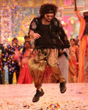Sidhu Jonnalagadda Instagram - Dancing shoes on for #radhika song . Have u danced to it yet?