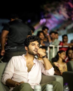 Sidhu Jonnalagadda Instagram - A college Fest. 😎

@_jayanth_photography 
@sunsiitam 
@sunskar_2k22 

#vizag