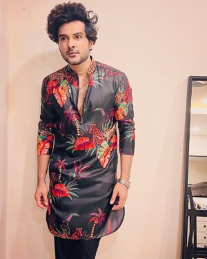 Sidhu Jonnalagadda Instagram - Autumn leaf ! 

Styled by @shilpika.km 
Outfit @sanjanareddy.designs
