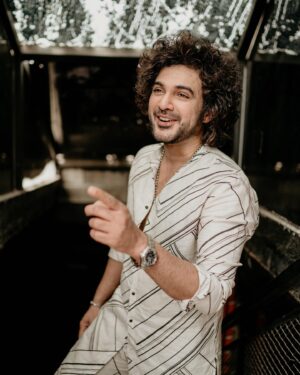 Sidhu Jonnalagadda Instagram - Photo frenzy ! 

In @sonofanoble.snob 
Stylist @neeraja.kona 
Pics @adrin_sequeira