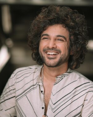 Sidhu Jonnalagadda Instagram - Photo frenzy ! 

In @sonofanoble.snob 
Stylist @neeraja.kona 
Pics @adrin_sequeira