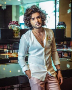 Sidhu Jonnalagadda Instagram - Someone Crack a Joke !

Top to toe in  @raamzofficial at @westinhyderabad 
Styled by @prashantiramesh 
Clicked by @shareefnandyala 
@anilandbhanu