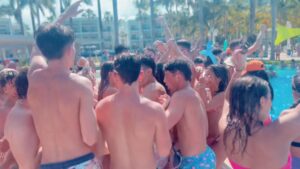 Sigge Eklund Instagram - Spring Break. Eller som Alex Schulman brukar kalla det: Helvetet på jorden.