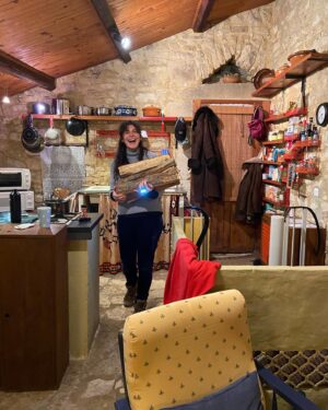 Sigrid ten Napel Instagram - Le Sauvan; -paarden en ezels, -een viervoeter en een graafmachine, -hout halen, vuur maken, -ochtendwandelen in pyjama, Belle die nog slaapt, -roze luchten, -zwemmen in de rivier, -aardappels uit de haard, -thijm plukken, -een konijn in de bosjes, -en het ontbrekende stukje🙂❤️