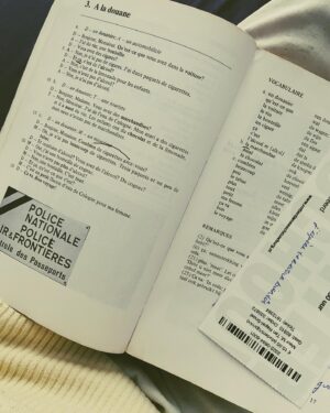 Sigrid ten Napel Instagram - Plukken, ruiken, voelen, proeven. Rozen, Heermoes en Sint Janskruid. Kampvuur, zwemmen, Franse boekjes. Weinig bereik, veel tijd.