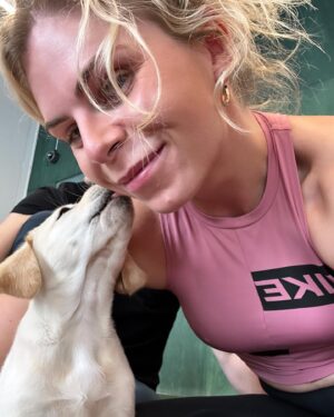 Sigurbjörg Alma Ingólfsdóttir Instagram - What’s heaven like I hear you ask? It’s spending the morning with 8 week old Labrador puppies in puppy Pilates 🐶 Best wedding gift ever @kara.lucia 🙏🏻😘 highly recommend @puply.io for some puppy Pilates and yoga 🥰 #puppies