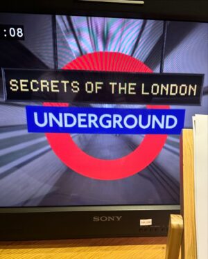 Sigurbjörg Alma Ingólfsdóttir Instagram - Aaaaaand that’s a WRAP! Final voice over session for series 4 of #SecretsOfTheLondonUnderground is done ☑️ I’m soooo excited for you all to see the show, and luckily there are only a few WEEKS until we are back on your screens in July 🥳 last photo shows just how excited I am 🤣