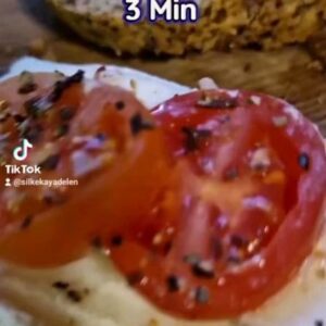 Silke Kayedelen Instagram - Lowcarb Tassenbrot
Schnell einfach und super lecker
In der Mikrowelle:
800 Watt in der Mikrowelle ca. 3 Minuten erhitzen. Dabei jeweils nach einer Minute die Mikrowellentür kurz öffnen, damit sich das Brot wieder setzen kann.
 #lowcarb #lowcarbbrot #tassenbrot #rezepte #silke_kayadelen #SilkeKayadelen