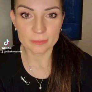 Silke Kayedelen Instagram - "Die Kraft der Umkehrung: Wie positive Glaubenssätze uns voranbringen und negative uns bremsen können"

Sätze sind wichtig, weil sie unsere Denkweise und Handlungen beeinflussen. Negative Glaubenssätze können uns davon abhalten, Ziele zu erreichen, während positive uns dabei unterstützen. Die Technik, negative Glaubenssätze umzukehren, beinhaltet die Verwendung von Ausdrücken wie "auch wenn", um eine positive Perspektive einzunehmen und Hindernisse zu überwinden. Das trägt dazu bei, Selbstvertrauen aufzubauen und Motivation zu steigern.

#Personaltraining #personaltrainer #foodcoach #silke_kayadelen #silkekayadelen 
#abnehmen