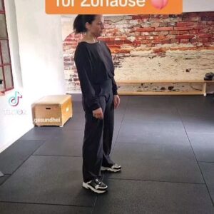 Silke Kayedelen Instagram - Das Booty Workout für Zuhause 

Alle Übungen 60 Sek mit 30 Sek Pause
4 Wiederholungen 

#booty #workout #homeworkoutsforwomen #gymtok #fittok #silkekayadelen #silke_kayadelen #potraining #knackpo  Outfit @winshape.fashion