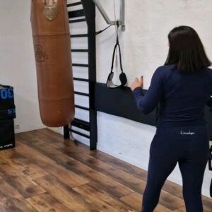 Silke Kayedelen Instagram - "Einbeinige Sandsack-Tanz-Challenge: Höhen und Tiefen meistern! 🌊💪"

 "Teste deine Balance und Kraft mit meiner einbeinigen Sandsack-Tanz-Challenge! Stell dich seitlich, tritt mit einem Sidekick und ändere kontinuierlich die Höhe – tief, hoch, tief, hoch. Wie lange hältst du durch? 👟🌞

Mach mit und markiere mich in deinen Versuchen! #BalanceChallenge #SandDance #FitFun" #silke_kayadelen #silkekayadelen 

 #BalanceChallenge #SandDance #BeachWorkout #FitnessChallenge #SummerFitness #EinbeinChallenge #OutdoorFitness #BeachLife #SportImSand #FitUndStark

Viel Spaß beim Posten!
