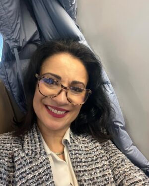 Silvia Jato Instagram - A pesar de la lluvia y la niebla en Madrid os deseo un feliz día! Que tu sonrisa siempre reluzca ! Hoy es a working Day !!!