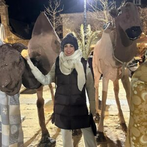 Silvia Jato Instagram - No os perdáis la Navidad de cada rincón de la Comunidad de Madrid. Os recomiendo el Belén monumental de @aytosanlorenzo .Mas de 500 piezas a tamaño natural que recorren las calles del Escorial. Os encantará! Feliz Navidad!!!🎄🎁 🙏🏻