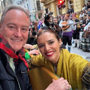 Silvia Jato Instagram - Mi mejor fotógrafo 😂 o por lo menos lo intenta …😂😂 Lleva en la médula sus fiestas, las de la @fiestasdelamagdalena . Nadie como él para explicármelas con cariño y sentimiento. No suelo hablar de él por este medio pero cierto es que sin él no hubiera vivido de manera tan intensa y bonita las fiestas de #castelló @_alberto.fabra Gracias 😻 ❤️
