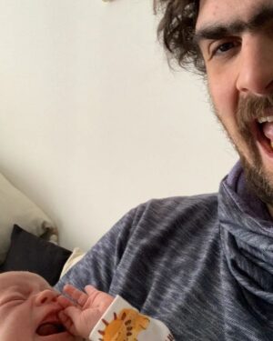 Silvia Kutika Instagram - Padre e hijo. expresandose. 😂