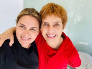 Silvia Kutika Instagram - Gracias Lilian Demarchi por cuidar mi piel!Ayudarme a verme bien😀