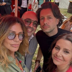 Sílvia Rizzo Instagram - Convite muito simpático da @freguesiasantoantoniolisboa que já vai sendo tradição, comemorar o 10 de junho num arraial na Praça da Alegria.
Alegria foi também ver o nosso Ruy de Carvalho que continua um jovem nos seus 95 anos 🙌🏼🤩
Obrigada @vasckarof pela iniciativa!