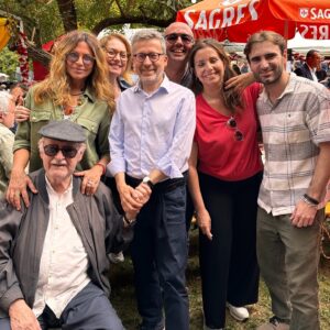 Sílvia Rizzo Instagram - Convite muito simpático da @freguesiasantoantoniolisboa que já vai sendo tradição, comemorar o 10 de junho num arraial na Praça da Alegria.
Alegria foi também ver o nosso Ruy de Carvalho que continua um jovem nos seus 95 anos 🙌🏼🤩
Obrigada @vasckarof pela iniciativa!