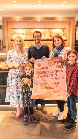 Silvia Schneider Instagram - 🌟 50 Cent pro Herzprodukt? Ja, das ist richtig! Gemeinsam mit Silvia Schneider und euch wollen wir die Herzkinder Österreich unterstützen. Ihr genießt, wir spenden bei folgenden Produkten:

🍞 Sankt Pöltner Waldstaudenroggenbrot
🌾 Dinkel Vollkornbrot
🥐 LaFayette – Eine exklusive Edition, kreiert mit Silvia Schneider
🧀 Topfenstangerl
🥓 Speck-Käsestangerl

Die Aktion läuft noch bis 15.5 #charity #HagerHerzensaktion