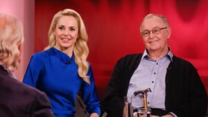Silvia Schneider Instagram - Heute darf ich mit meinem geliebten Papa im Fernsehen sein. ⁠
Ich bin so stolz. ⁠
Um 23:03 bei STÖCKL, ORF2. Wir sprechen über unsere sehr spannende Familiengeschichte, Vergebung und Menschlichkeit.⁠
Die Gäste in dieser Runde sind wunderbar und besonders interessant. ⁠
Ich bin Beiwerk von Papa :-)