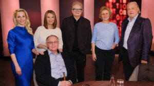 Silvia Schneider Instagram - Heute darf ich mit meinem geliebten Papa im Fernsehen sein. ⁠
Ich bin so stolz. ⁠
Um 23:03 bei STÖCKL, ORF2. Wir sprechen über unsere sehr spannende Familiengeschichte, Vergebung und Menschlichkeit.⁠
Die Gäste in dieser Runde sind wunderbar und besonders interessant. ⁠
Ich bin Beiwerk von Papa :-)