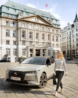 Silvia Schneider Instagram - DS4 Esprit de Voyage Kollektion

Los geht’s mit meinen Städtetrips diesen Sommer! Best Travelbuddy?
Der DS4 aus der Esprit de Voyage Kollektion. 

Created für ein luxuriöses “Savoir-Faire”. @ds.austria @ds_store_wien 
#ds4 #espritdevoyage 

Fotocredit: Johannes Kernmayer