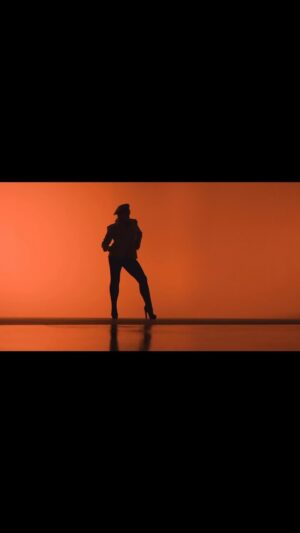 Silya Nymoen Instagram - 🔔ding dong new song🔔Out Friday🙀
 
 « Rebel Unravel» 

 🎥 @laukli8laukli @slakterietstudio 💪🙌🧡❣️