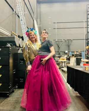 Silya Nymoen Instagram - Har hatt en magisk kveld i operaen!🦄 Tusen takk for tilliten @operaen_ , @oslopride og NRK! Superstas å få være medprogramleder med @nomanmubashir på @oslopride sin 50 års bursdagsfest og spille «Don’t Dim My Light» med @nrkkork 🤩❤️🥳
Og så mange utrolig fine og ulike artister og et fabelaktig publikum! For en gave☺️
Konserten sendes på NRK 29.juni 👯‍♀️🥰 🎻
Happy Pride🌈❤️🏳️‍🌈
