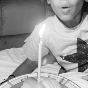 Simão Sabrosa Instagram - Feliz aniversário meu amor, 13 anos de um menino especial, estarei sempre ao teu lado, luta pelos teus sonhos sempre com a inteligência que te caracteriza, o teu amor e o teu sorriso deixa-nos tranquilos  e muito muito felizes. Love u Guigo 13 happy birthday ❤️🎂 grato pelo teu amor!