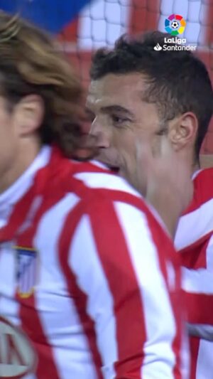 Simão Sabrosa Instagram - ¡Golazo de @simaosabrosa20 en un #AtletiBarça! 🇵🇹🎯