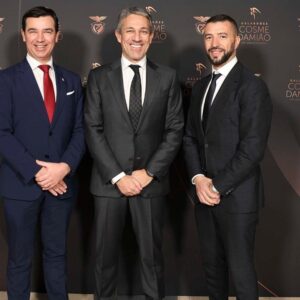Simão Sabrosa Instagram - Galardões Cosme Damião 
Parabéns, Sport Lisboa e Benfica!
119 anos de história!
#EPluribusUnum