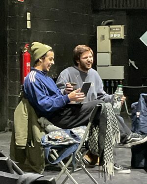 Simón Hempe Instagram - barcelona me trae muchos recuerdos..
los encuentros, las lecturas, los amigos nuevos, los ensayos previos al rodaje de la sociedad de la nieve 🥹 
ya pasaron mas de dos años.

@societyofthesnow