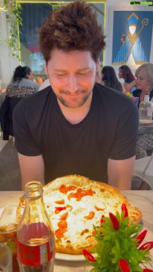 Simon Krätschmer Instagram - Beste Pizza der Welt: 5 cheese bei @rossopomodorouk