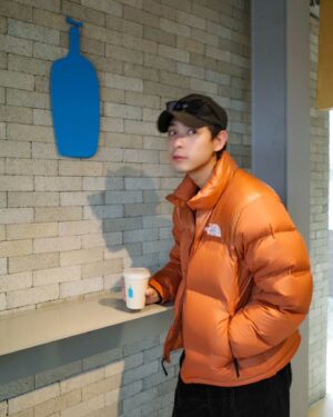Simon Lien Instagram - 今天開工上班的大家是不是喝100杯咖啡都不夠呢？？

#開工大吉 #bluebottlecoffee